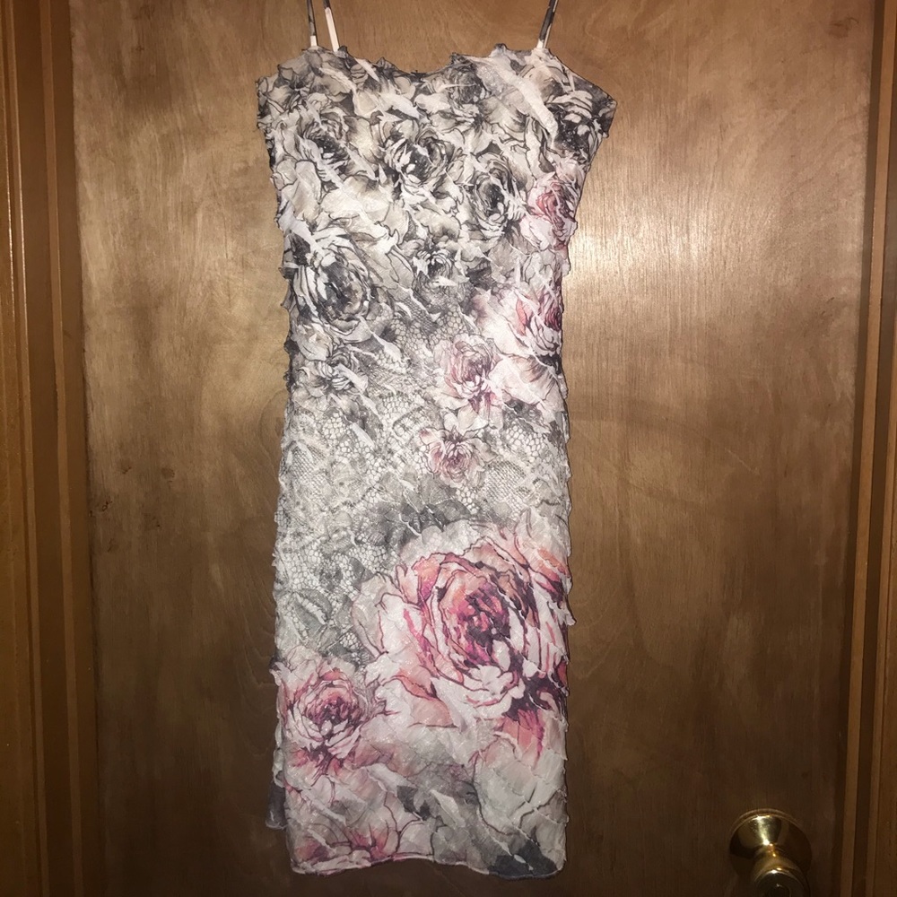Beautiful dress!!! 🌻